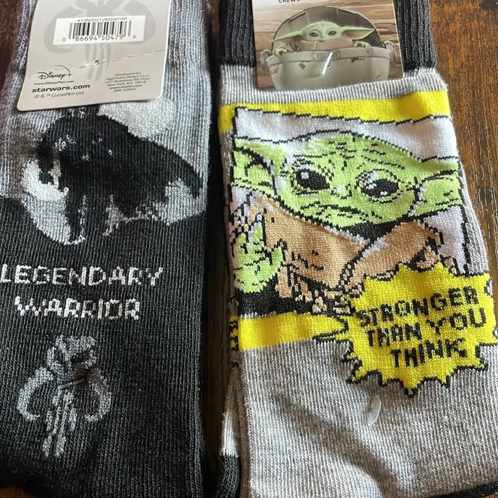 Star Wars Madalorian Crew Socks 5 Pair NWT Grogu Shoe Size 6.5-12 and Bandana
